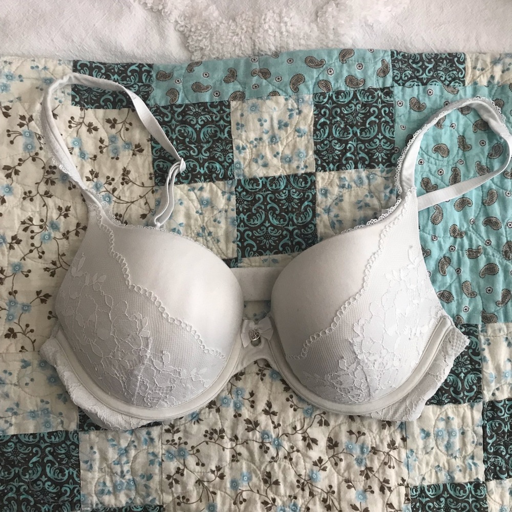 Body By Victoria Perfect Shape Bra. Size 34C.